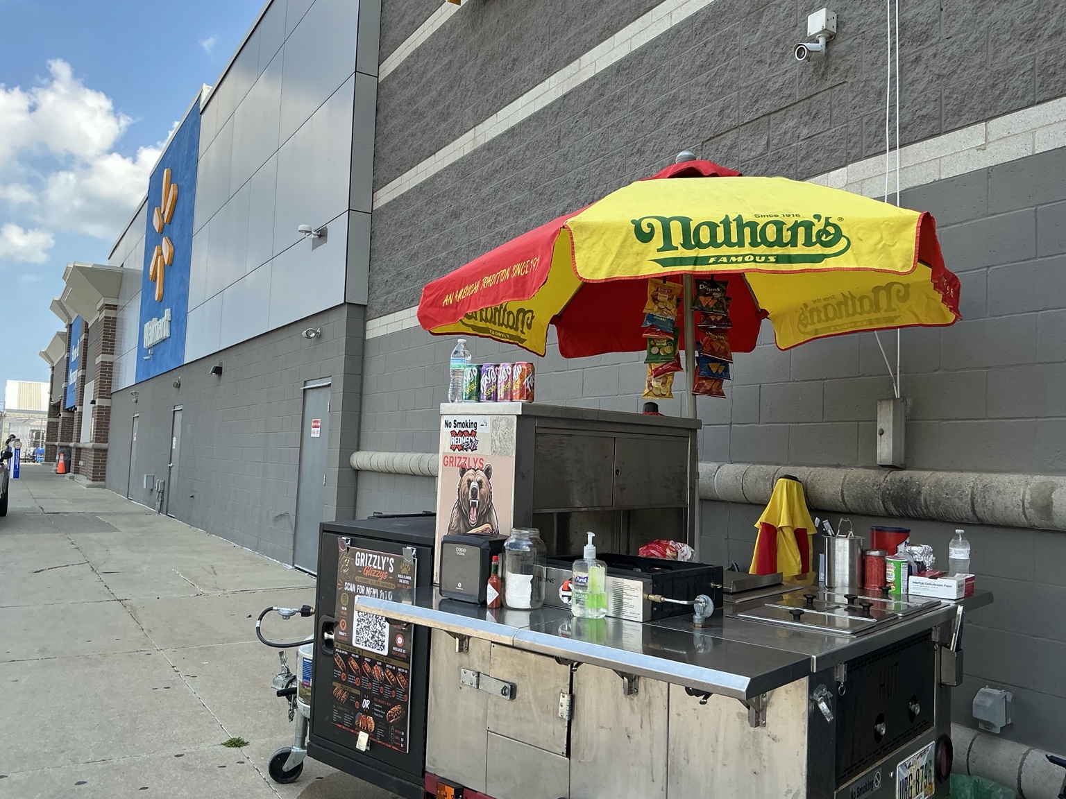 Grizzly's Glizzys hot dog cart